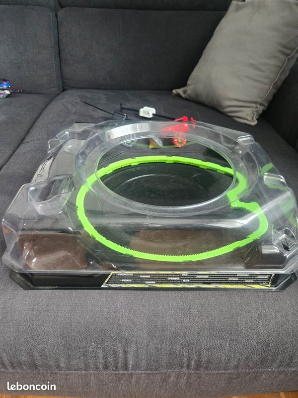 Lot complet Beyblade X : Arène Beystadium + 4 Toupies + 4 Lanceurs (image 3)