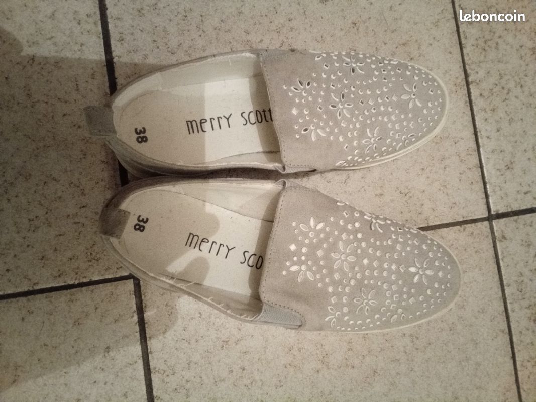 Mocassins en suédine beige (image 2)