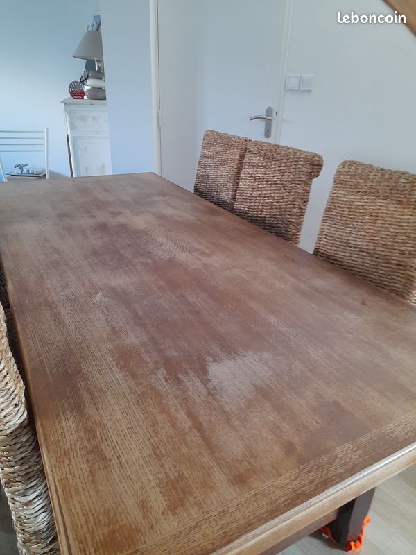 Table en bois (image 1)