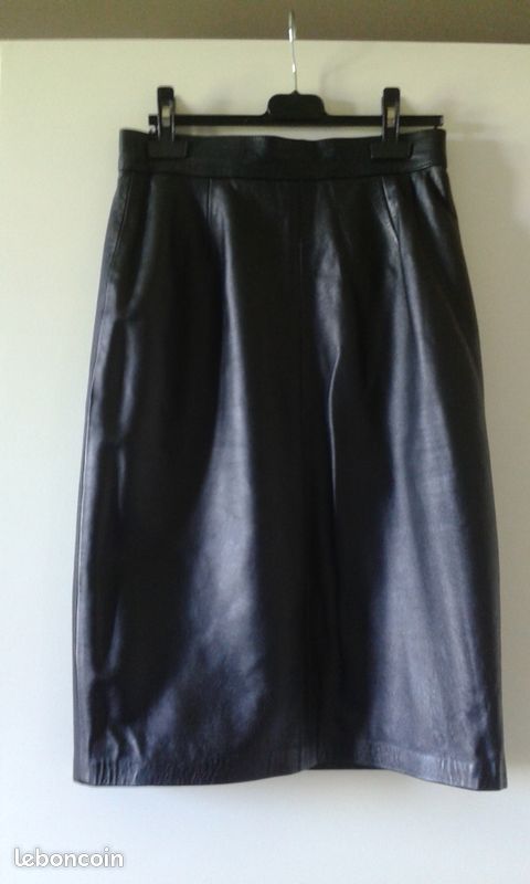 Jupe en cuir noir (image 1)