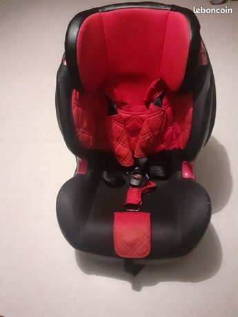 Siège auto rouge Bébé confort pivotant de 9 mois à 4 ans