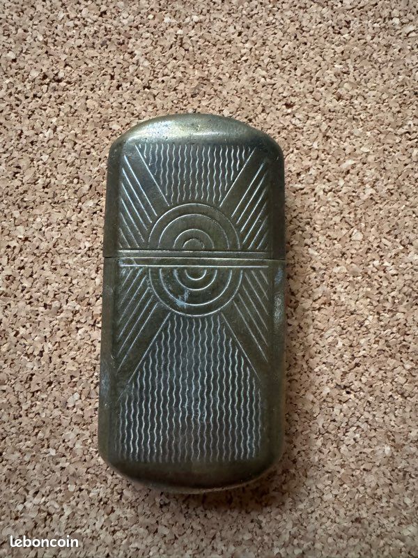 Briquet ancien à essence de poilu / de tranchée - Motif géométrique Art Déco (image 1)