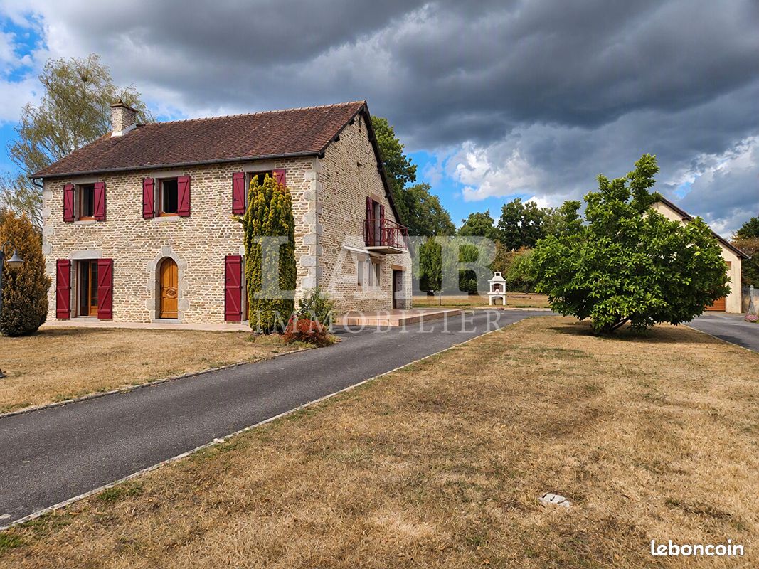 Maison 8 pièces 145 m² · à Saint-Pierre-des-Nids · 145 m² · 254 400 €