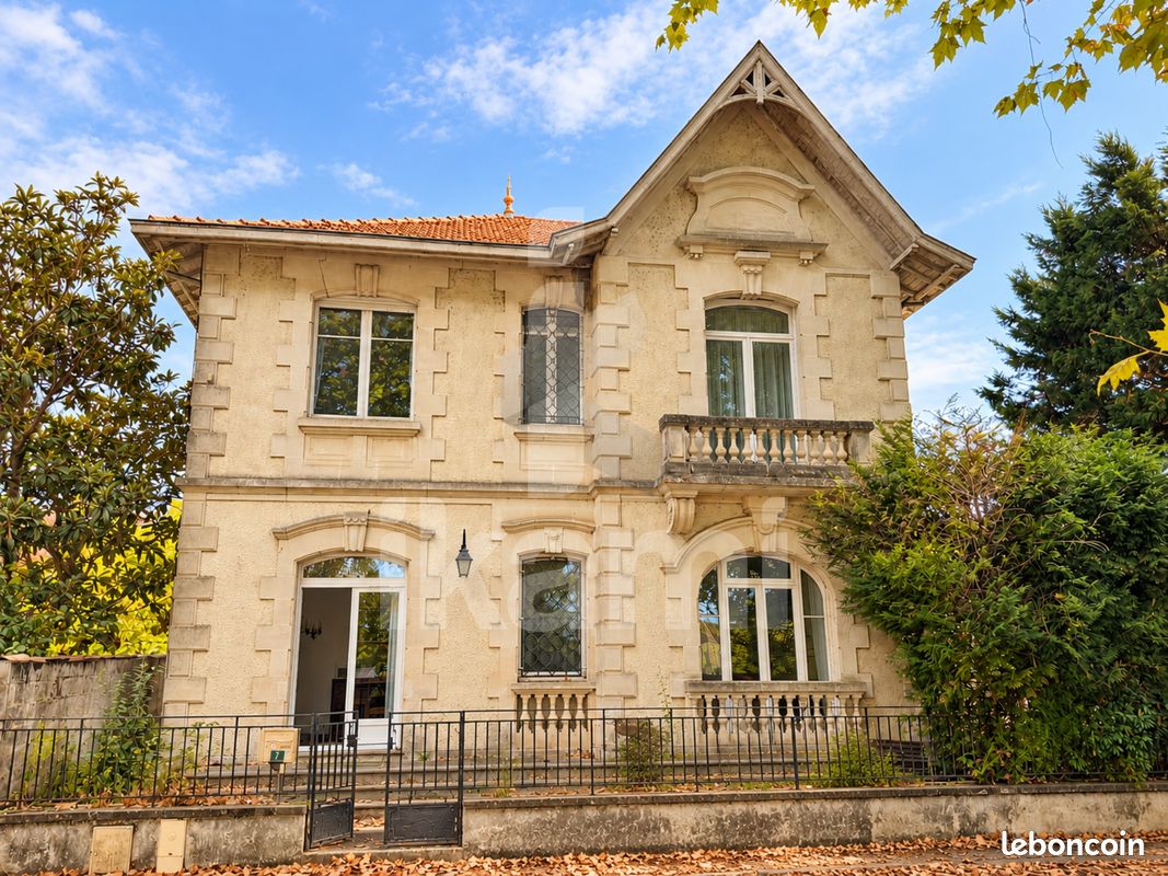 Maison 5 pièces 157 m² · à Salles · 157 m² · 677 500 €