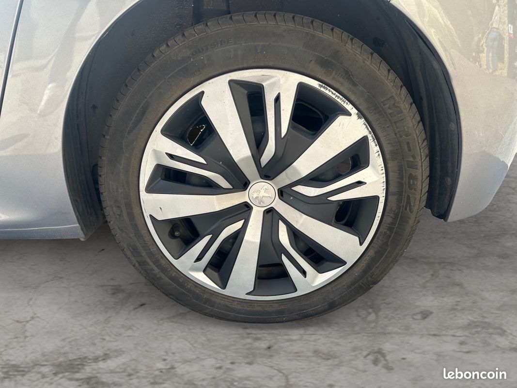 PEUGEOT 208 BUSINESS Active Business ( SUIVIE UNIQUEMENT PEUGEOT + Distribution effectuée ) (image 9)