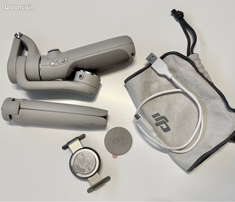 Stabilisateur DJI OM5 pour smartphone avec mini trépied de table (image 3)
