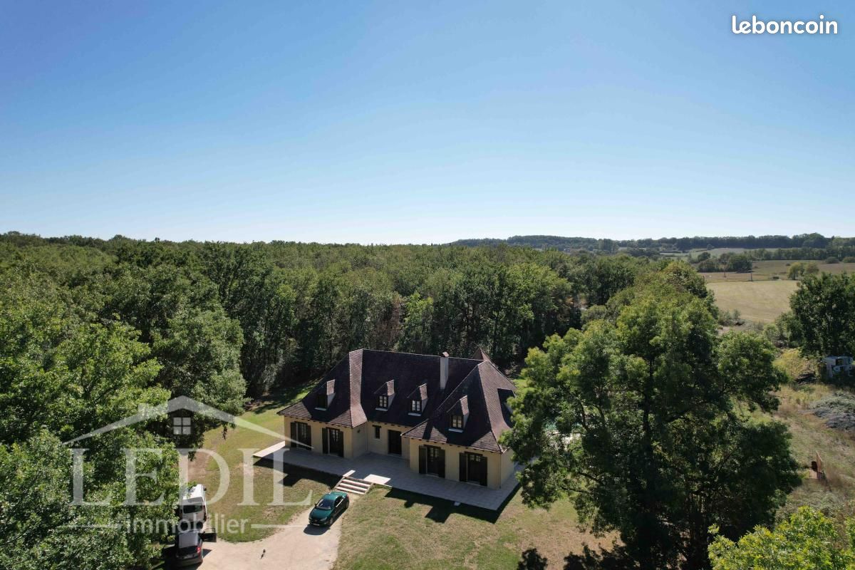 Maison 5 pièces 230 m² · à Issigeac · 230 m² · 395 000 €