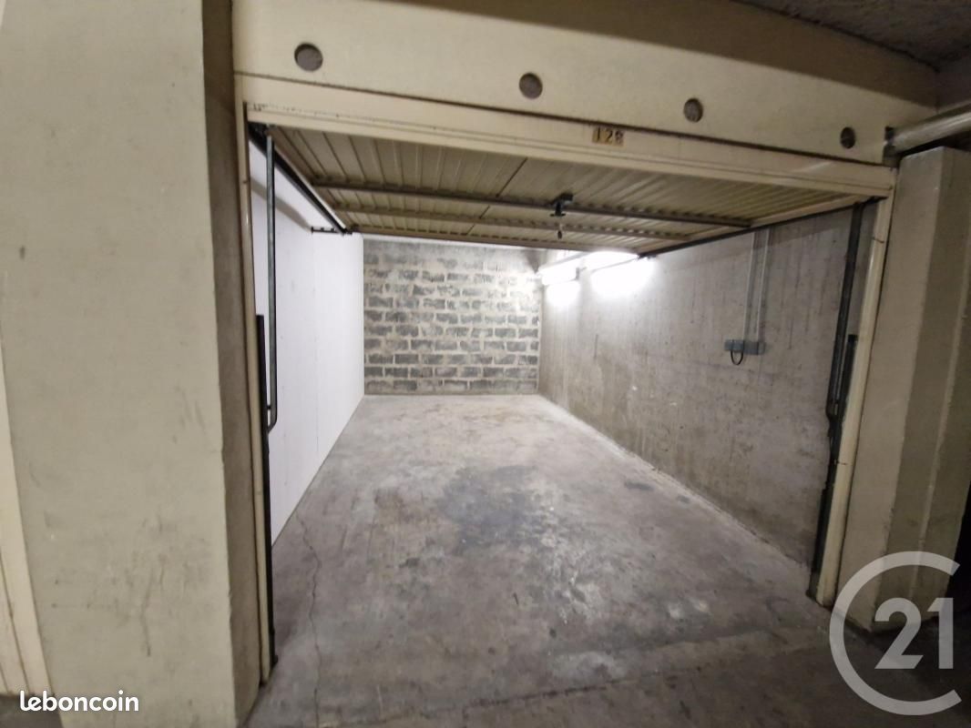Parking 15 m² · à Évreux · 15 m² · 24 000 €