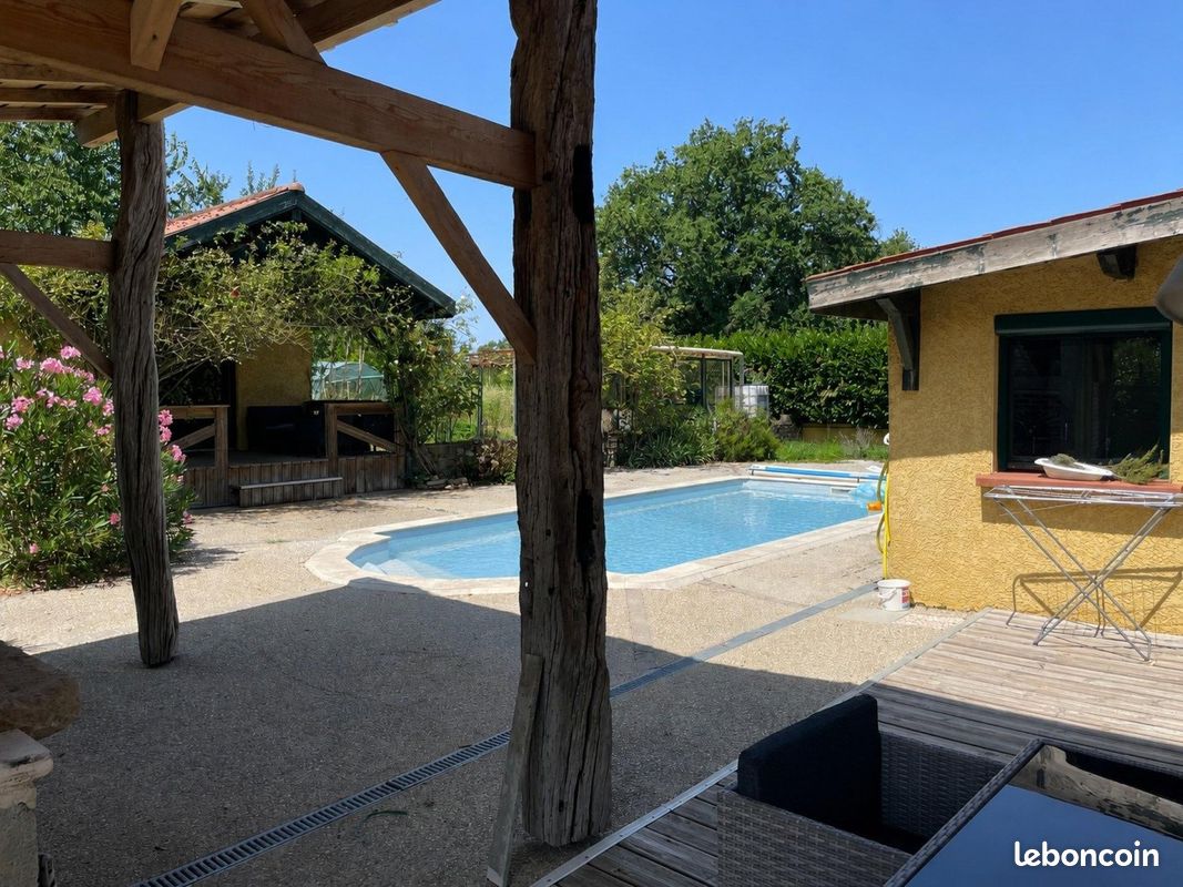 Maison 6 pièces 220 m² · à Montracol · 220 m² · 595 000 €