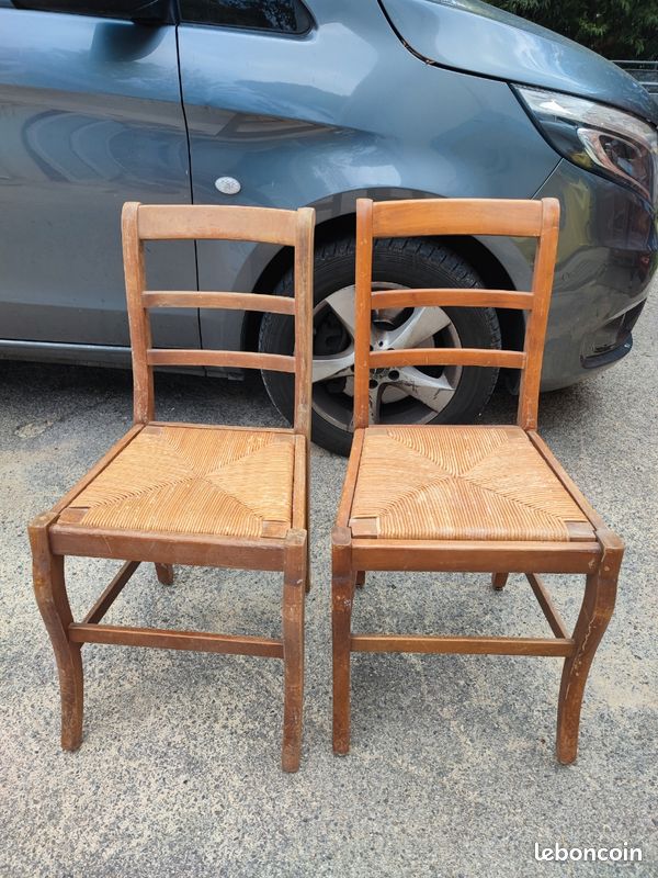 4 Chaises en merisier massif bon état
Hauteur 83cm profondeur 48cm
Largeur 42cm
À retirer sur place (image 1)