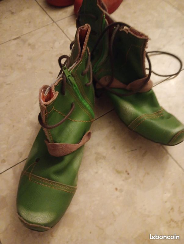 Bottines artisanales en cuir vert – Style Bohème / Féérique (image 1)