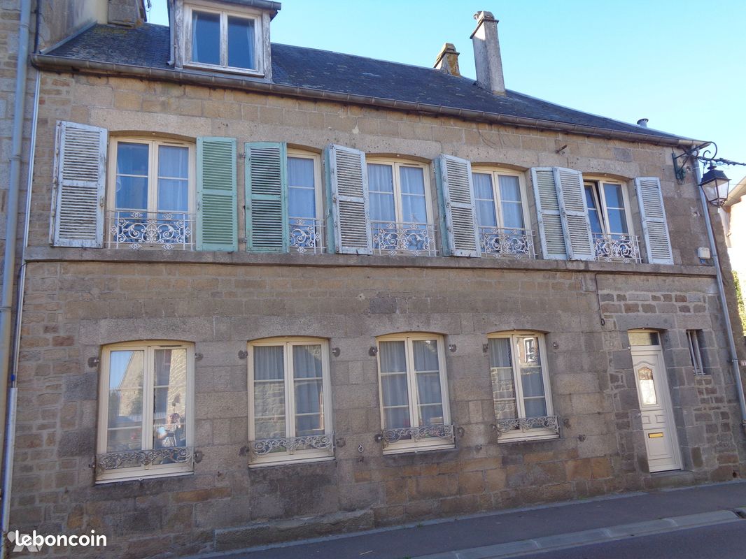 Maison 18 pièces 420 m² · à Carrouges · 420 m² · 335 790 €