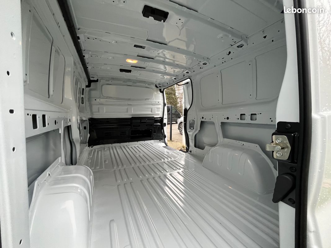 Renault TRAFIC Van L1H1 ADVANCE 3T Blue dci 150 ch Auto9 (image 7)