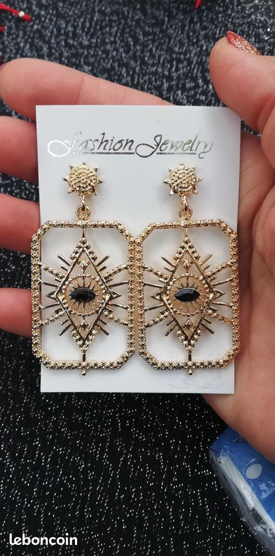 Boucles d'oreilles (image 1)