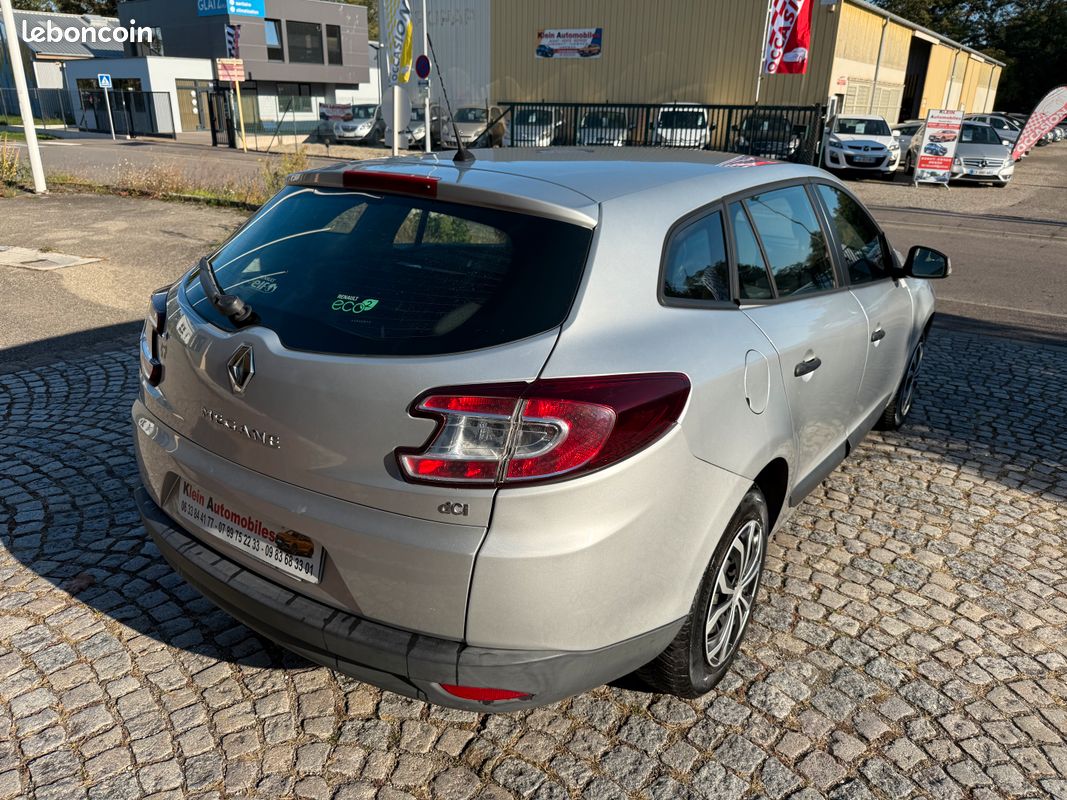RENAULT Mégane - III Estate 1.5 dCi 110 cv/2 places societé/2011 (image 3)