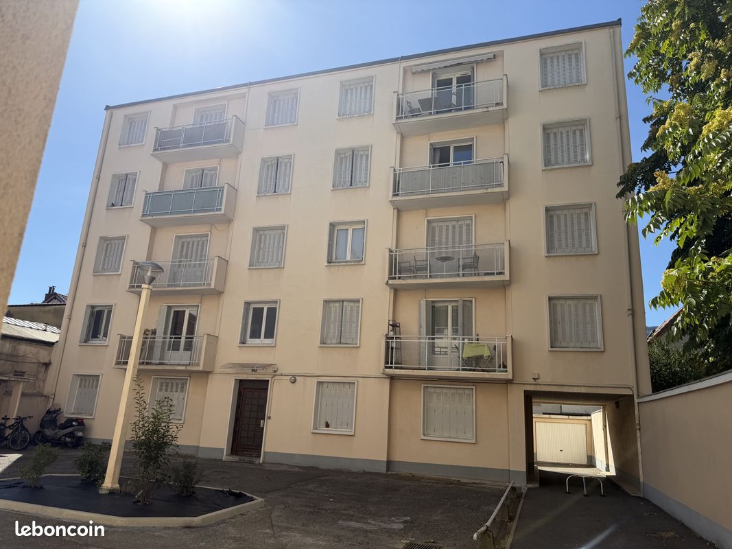 Appartement 3 pièces 65 m² · à Grenoble · 65 m² · 127 000 €