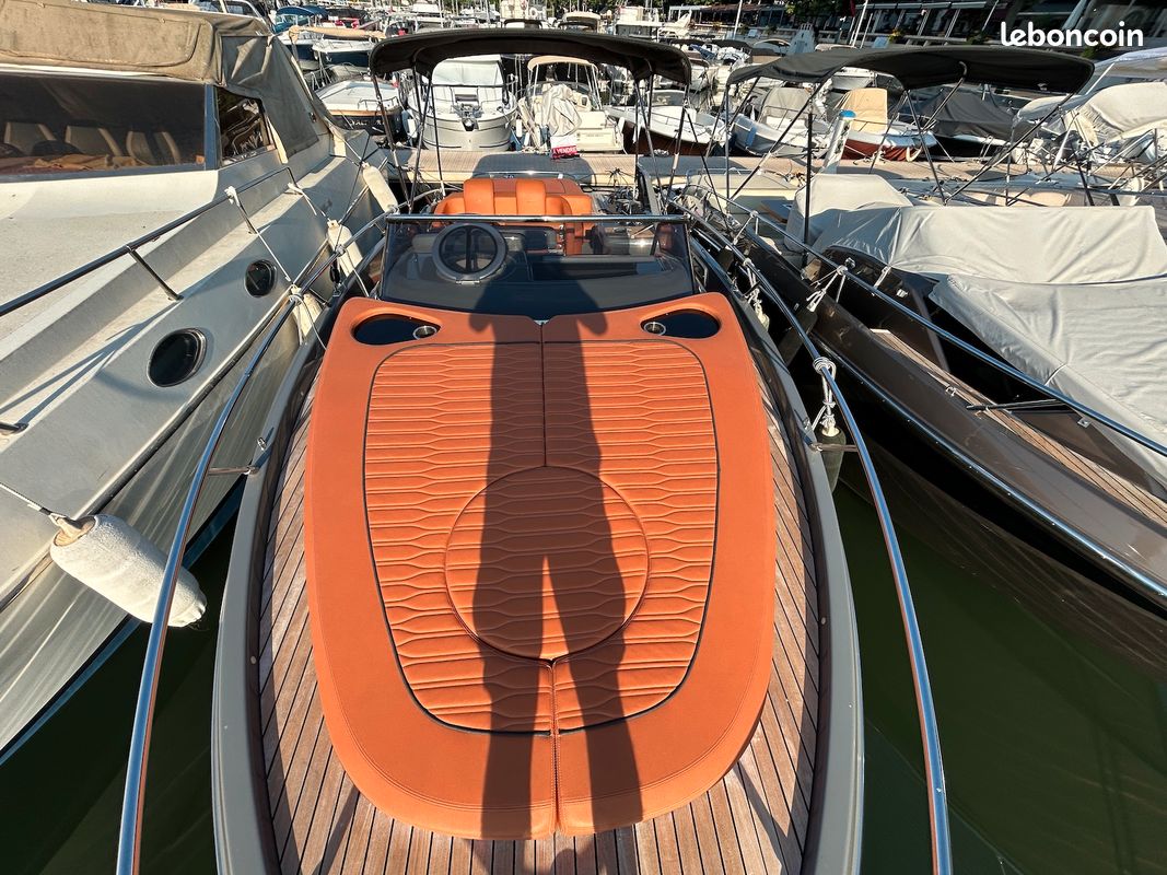 CRANCHI E30 ENDURANCE – 2021 | VOLVO PENTA D4 320 CV | Full options – Très bon état (image 9)