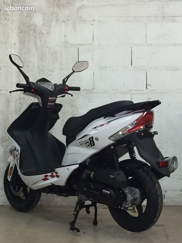 SCOOTER VARADES R8 - Varades Import