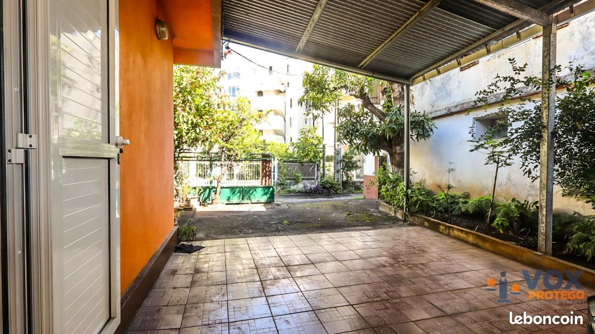 Maison 77 m² · à Saint-Denis · 77 m² · 299 000 €