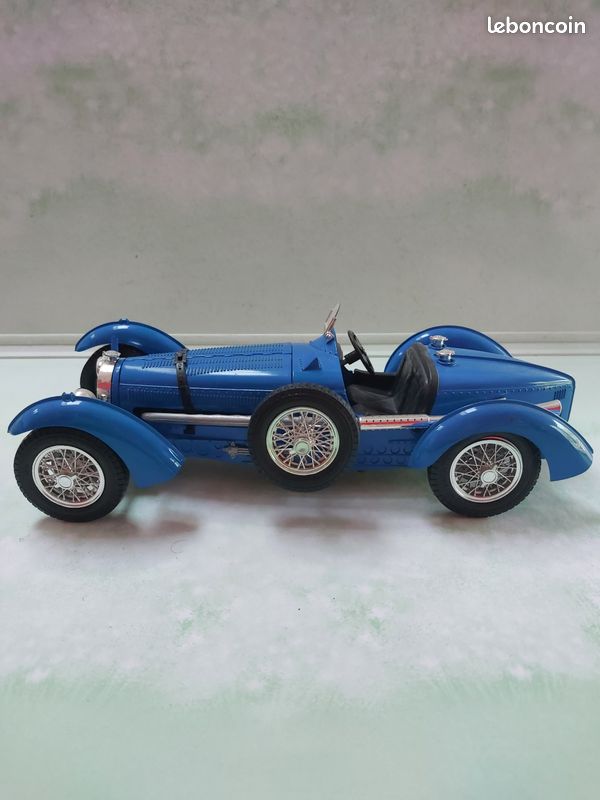 Bugatti Type 59 - 1934 - burago - 1/18 - miniature bleu - B49 - Modélisme