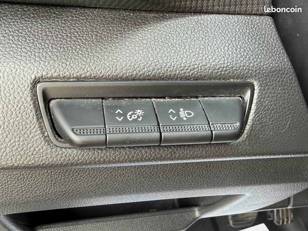 RENAULT TRAFIC L1H1 2800 Kg 2.0 Blue dCi - 130 Fourgon Confort TVA RECUPERABLE + CLIM (image 24)