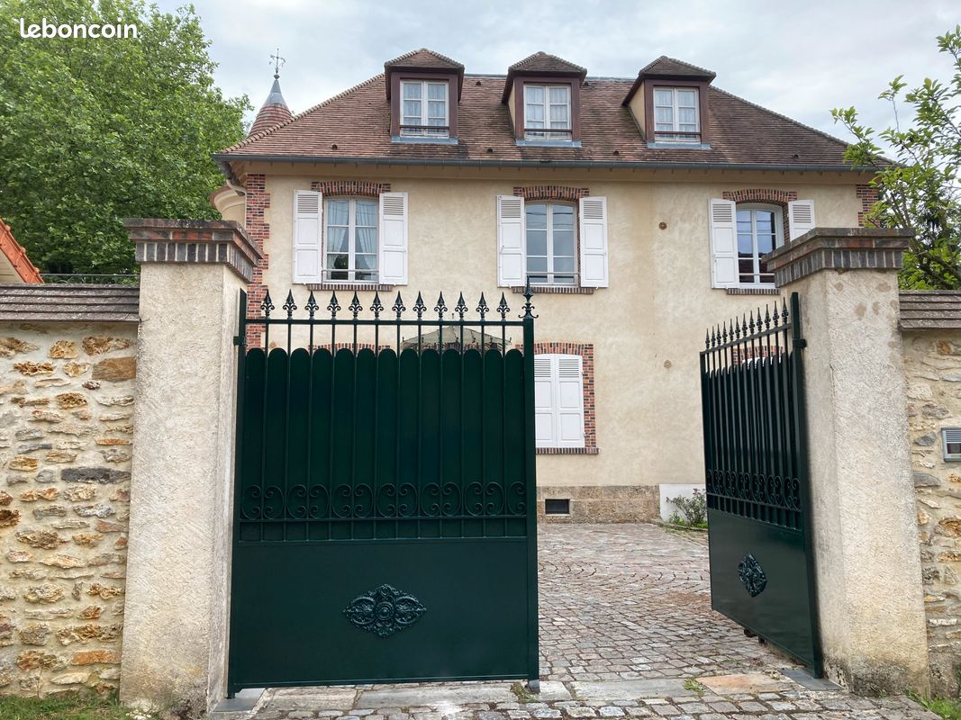 Maison 20 pièces 635 m² · à Poigny-la-Forêt · 635 m² · 1 390 000 €
