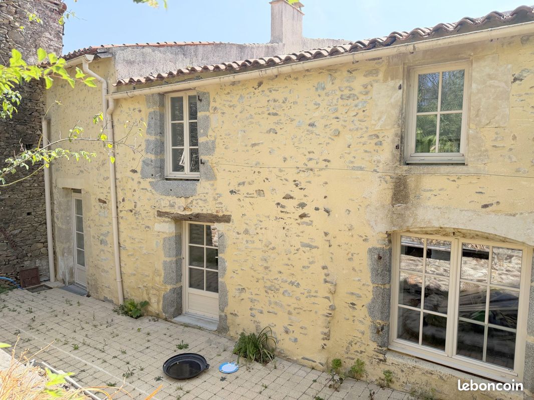 Maison 5 pièces 180 m² · à La Châtaigneraie · 180 m² · 189 000 €