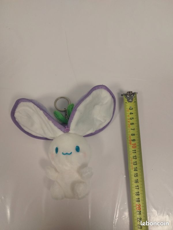 Lapin en peluche qui se transforme en grain de raisin (image 1)