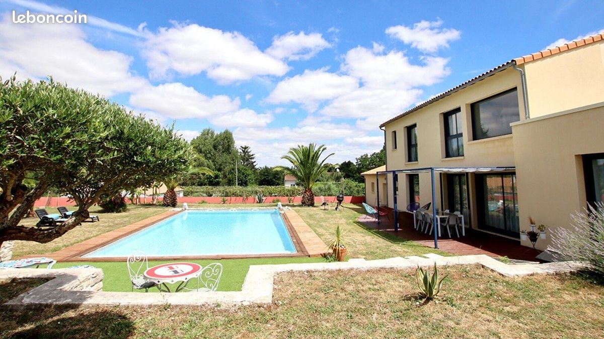 Maison 9 pièces 257 m² · à Vouillé · 257 m² · 499 990 €