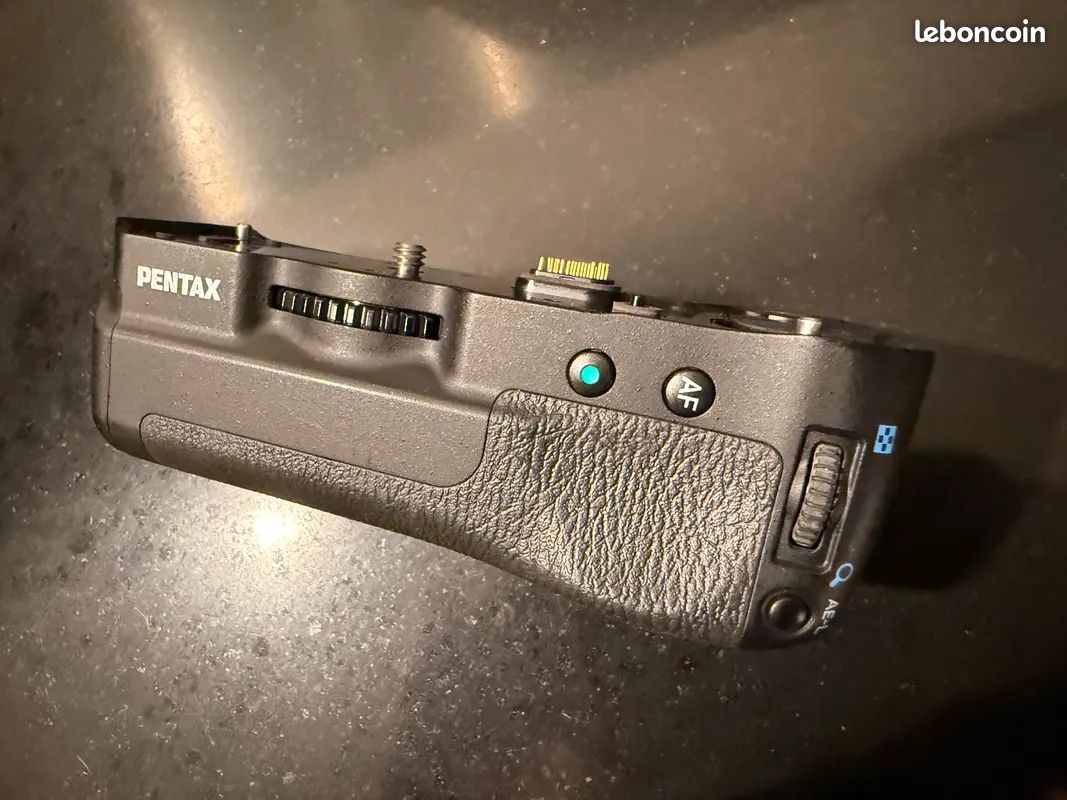 PENTAX K-1 NU avec poignée Grip D-BG6 et plein d'accessoires d'origine (image 14)