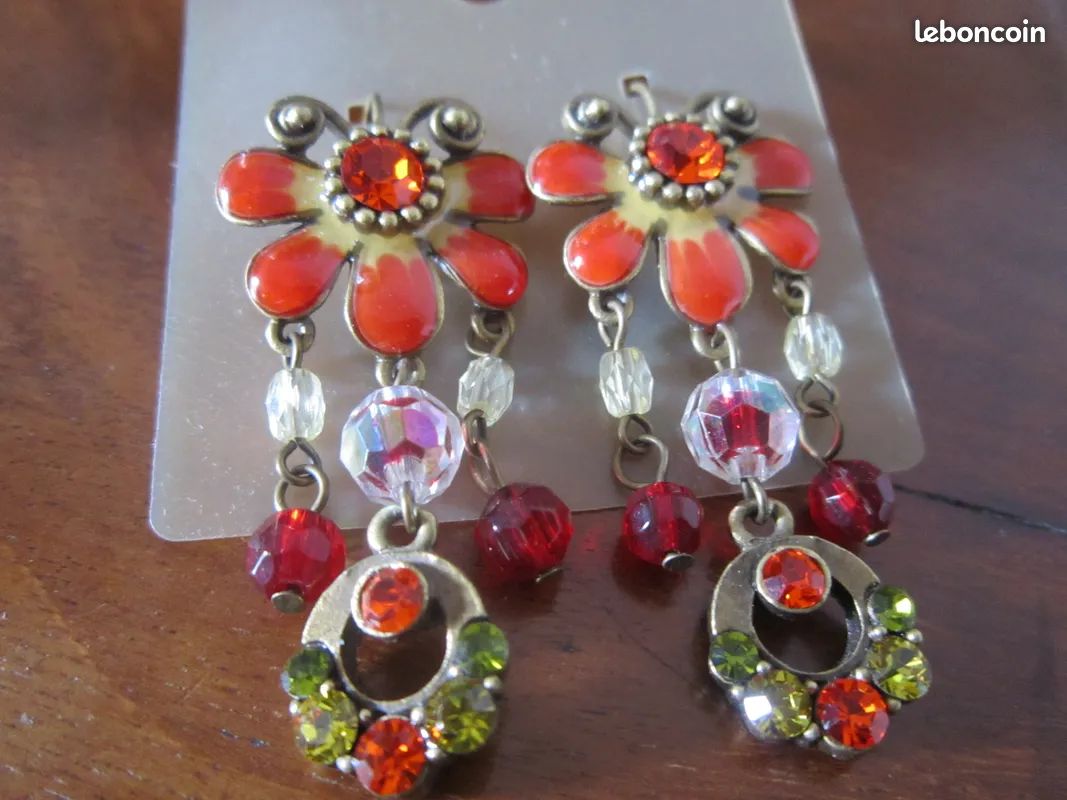 Divers boucles rouges pendantes (image 7)
