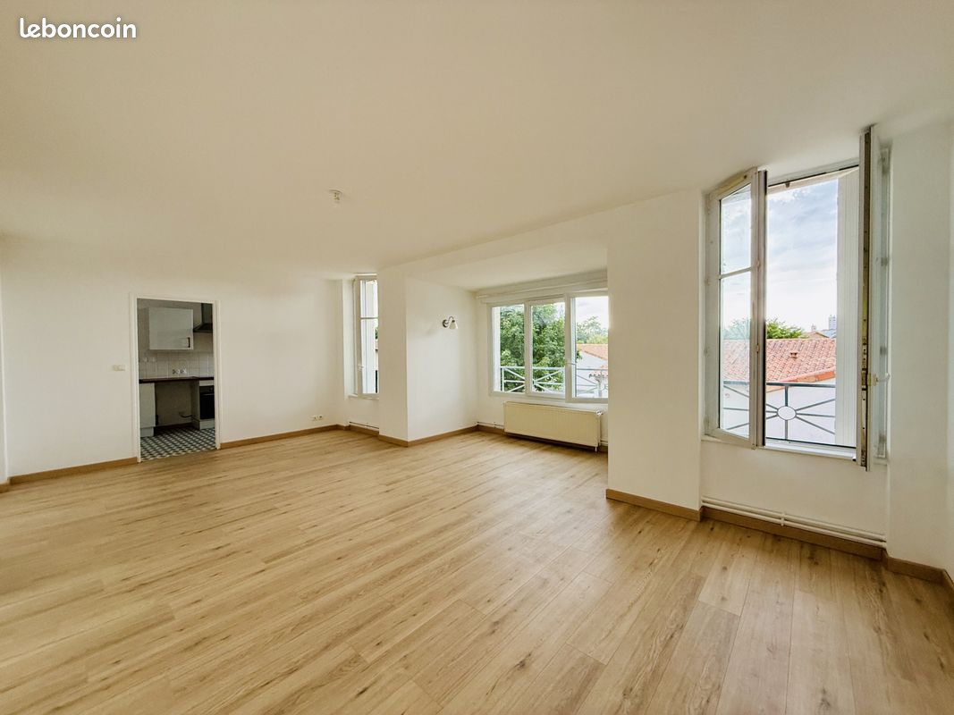Appartement 5 pièces 116 m² · à Poitiers · 116 m² · 990 €