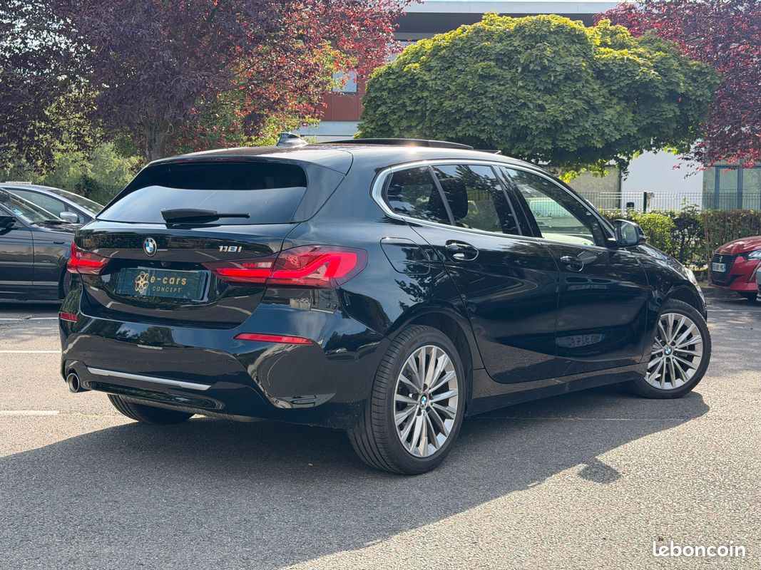 BMW Série 1 118i 1.5 i 12V DCT7 140 cv Lounge (image 4)