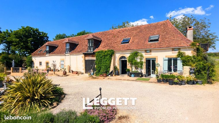 Maison 10 pièces 251 m²