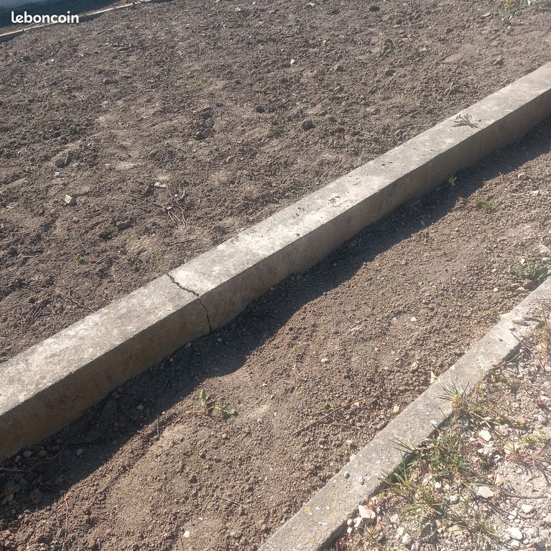 Gratuit terrain constructible · à Nîmes · 99 000 €