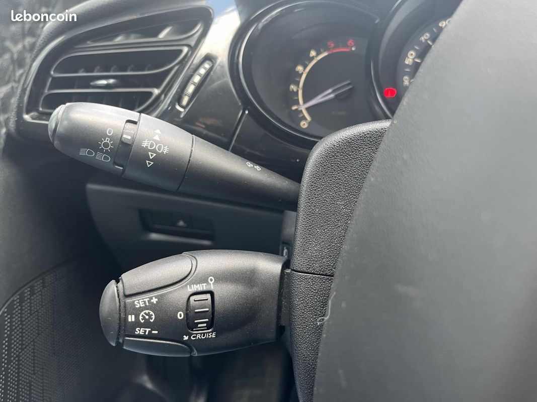 CITROEN C3 1.4 HDi FAP - 70 - Confort - CAR PLAY - REGULATEUR - SUIVI - TURBO-DISTRI- EMBRAYAGE-OK (image 14)
