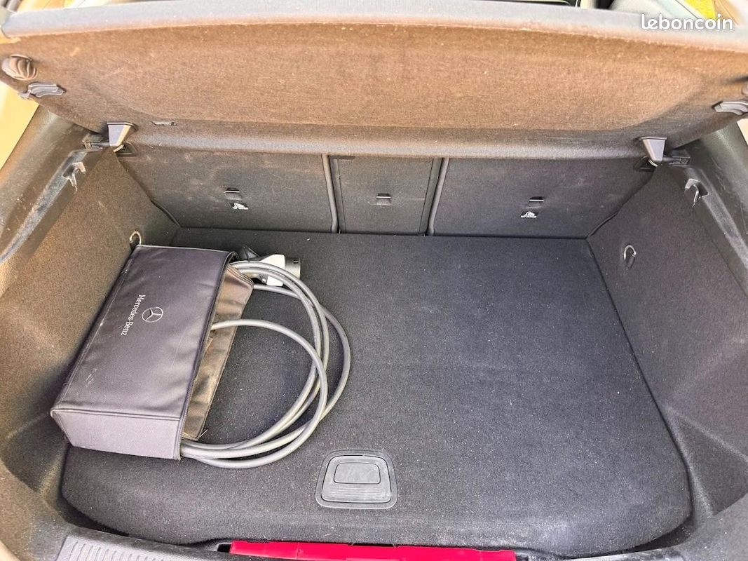 Mercedes-Benz Classe A 250 e Progressive Line 218ch 8G-DCT | Apple CarPlay • Caméra de Recul • Avertisseur de Ligne (image 11)