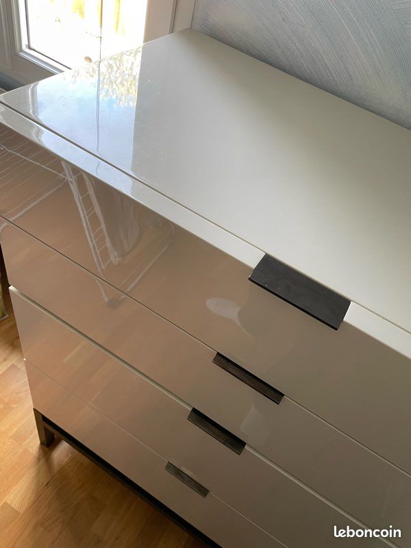 Commode en fer (image 2)