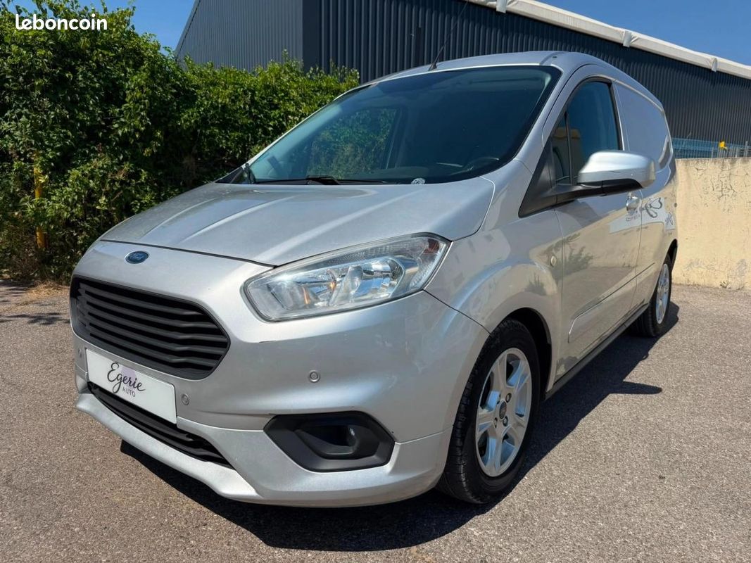 Ford Transit Courier 1.5 EcoBlue 100ch Carplay - Attelage - Pneus AR Neuf - Historique COMPLET (image 1)