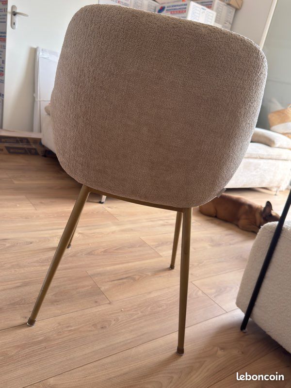 Chaise bouclette beige (image 3)