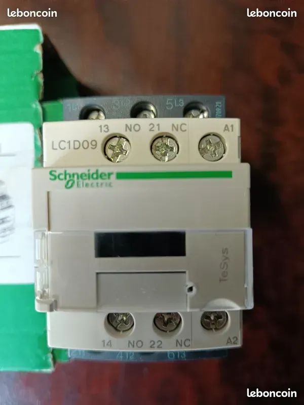 Contacteur triphasé Schneider LC1D09B7 Bobine en 24 V Alternatif Neuf (image 1)