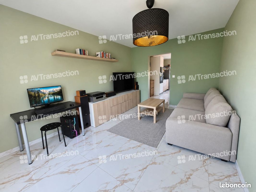 Parking 2 pièces 53 m² · à Vaulx-en-Velin · 53 m² · 140 000 €