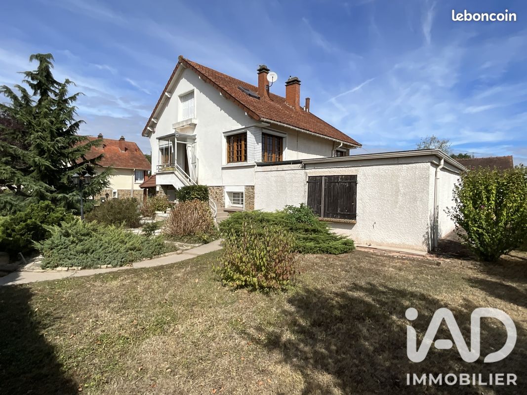 Maison 8 pièces 187 m² · au Plessis-Pâté · 187 m² · 379 000 €