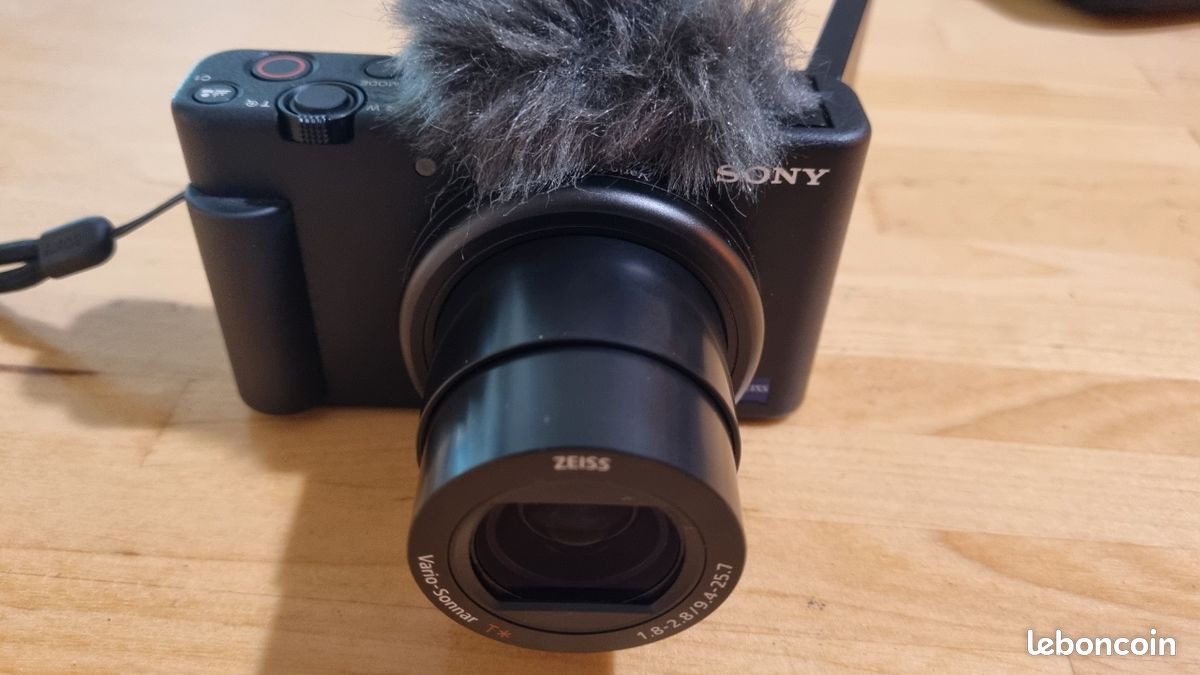 Appareil photo-video vlog ZV-1 sony / poignée-trépied VCT-SGR1 / pare-vent micro / Batterie rechargeable (image 10)