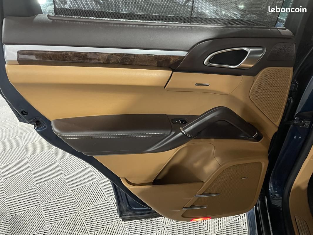 Porsche Cayenne GTS V8 4.2 420CH -TOIT OUVRANT-CAMERA DE RECUL-GARANTIE 12 MOIS- (image 35)