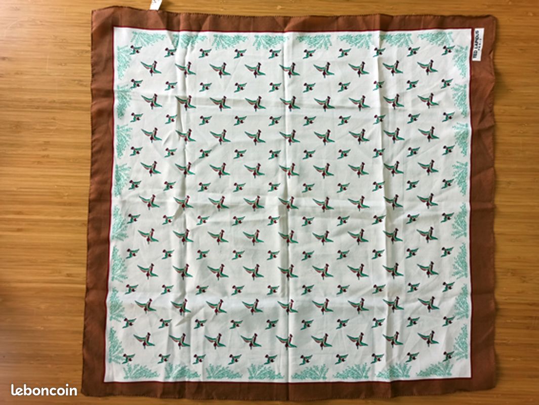 Foulard carré Ted Lapidus motif oiseaux (image 1)