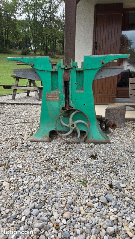 Pied de machine en fonte (image 2)