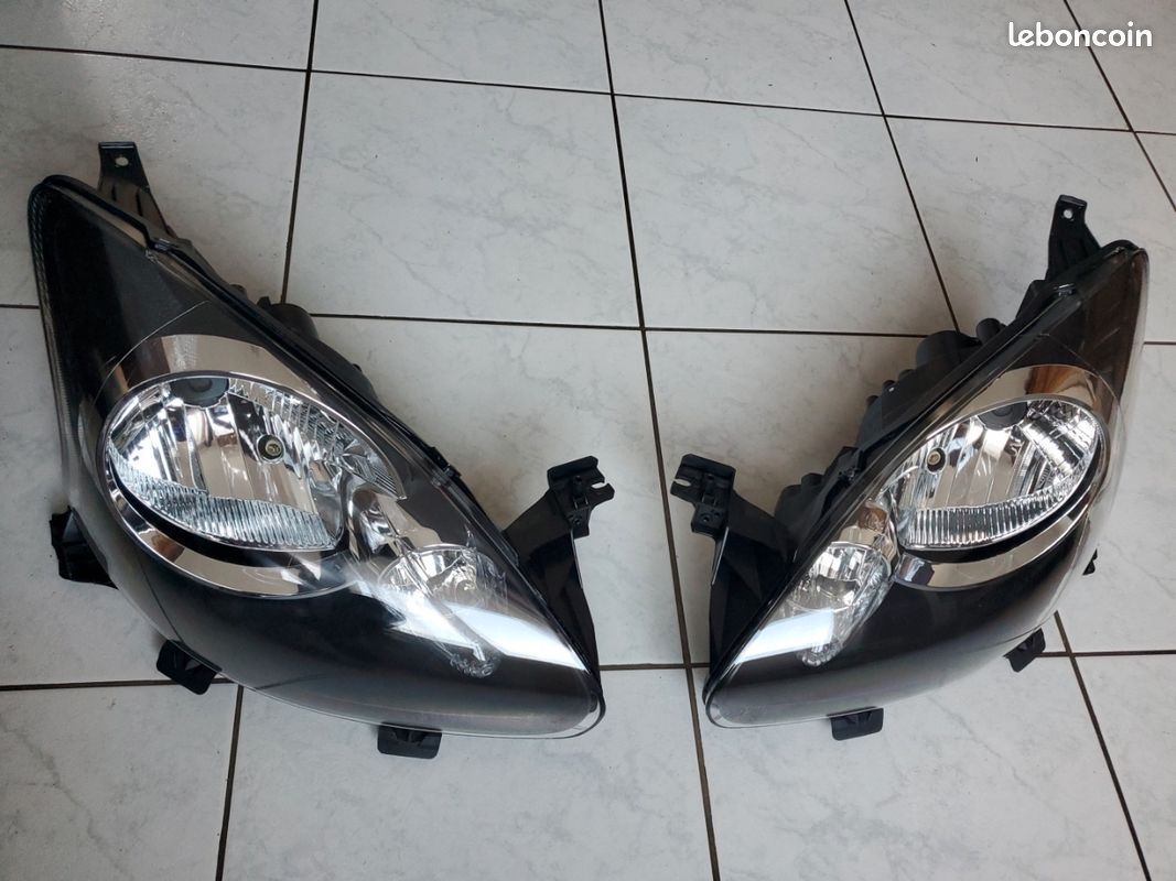 Phare Gauche Toyota Aygo 2005-2014 - Blanc - Sans Moteur Électrique