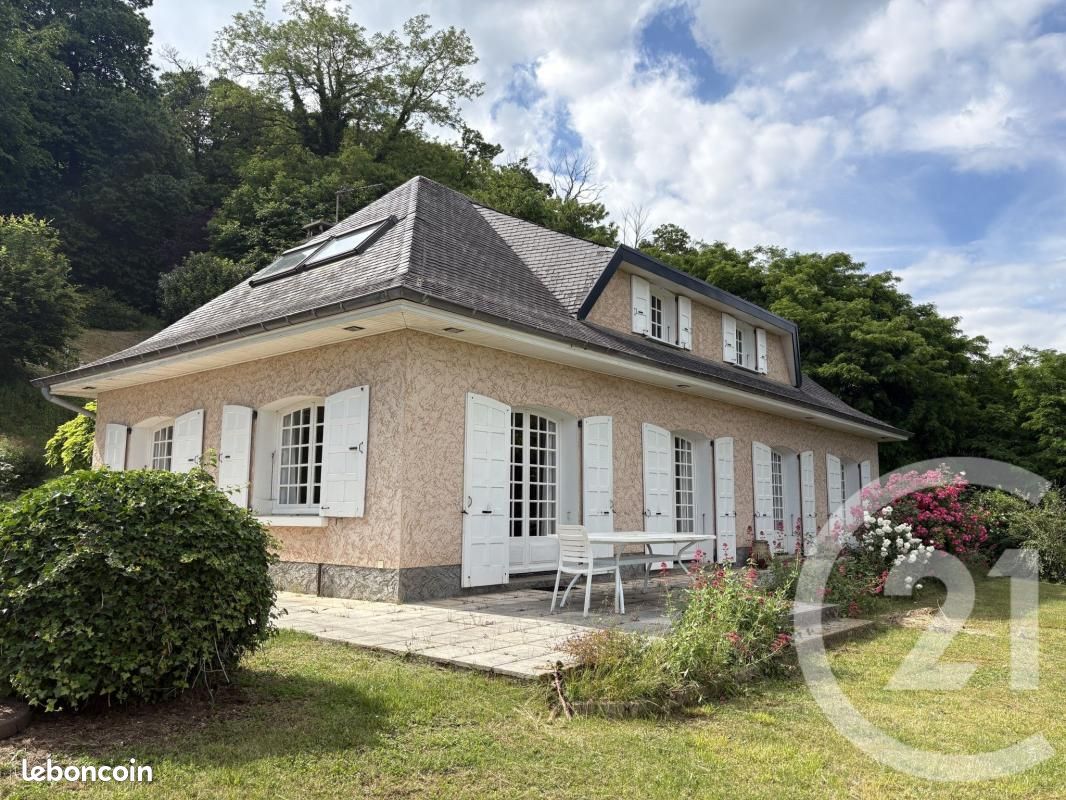 Maison 8 pièces 200 m² · à Chimilin · 200 m² · 370 000 €
