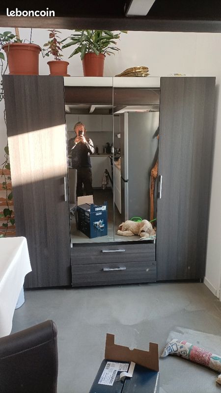 Armoire moderne 4 portes avec miroir (image 1)